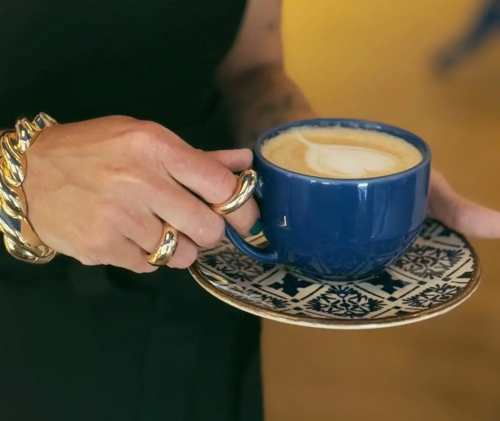 De que forma o consumo de café impacta positivamente na saúde